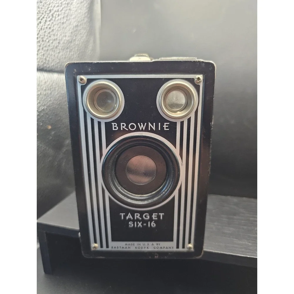 Brownie Target Six-16 Art Deco Box Camera - Eastman Kodak USA - 1940s - VINTAGE